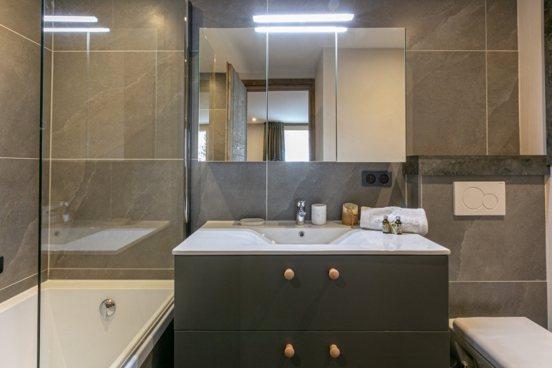 _lv_images__lot_0002340264_12_18306246