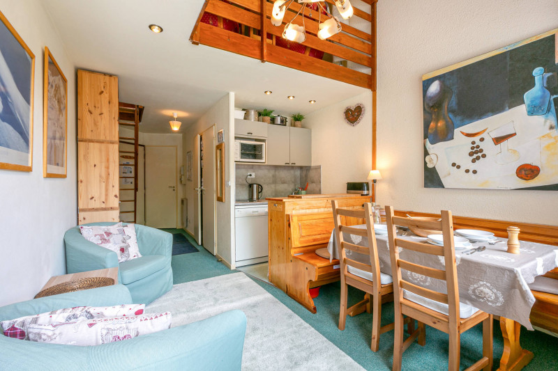 _lv_images__lot_0002340265_02_17434485