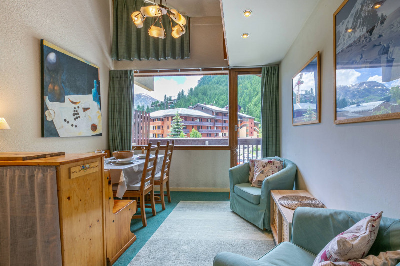 _lv_images__lot_0002340265_03_17365022