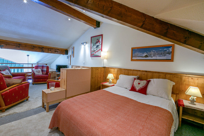 _lv_images__lot_0002340265_09_17940926