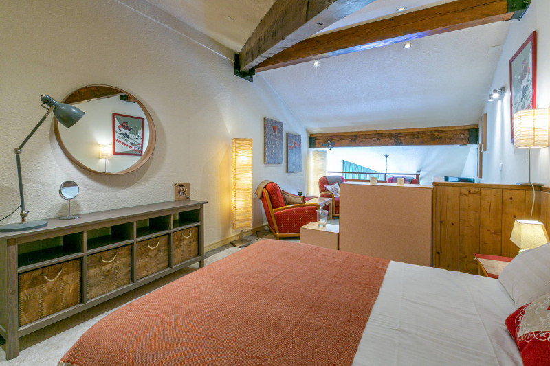 _lv_images__lot_0002340265_10_18358526