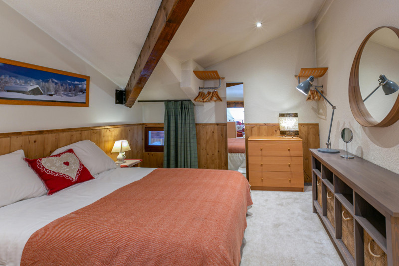 _lv_images__lot_0002340265_11_18467340