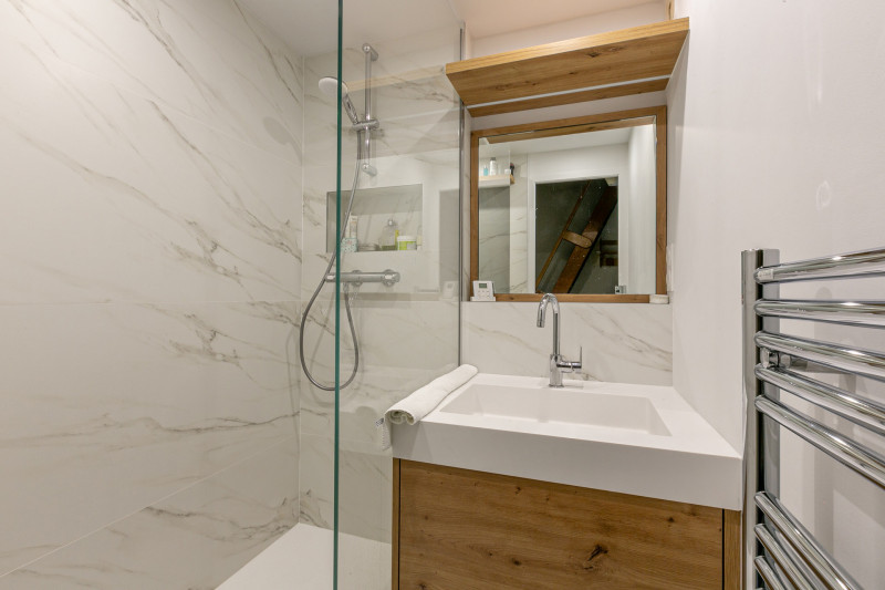 _lv_images__lot_0002340265_13_17829840