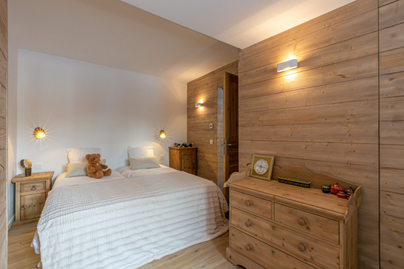 _lv_images__lot_0002340266_08_18559151