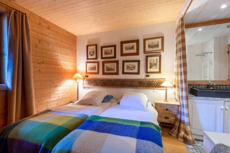 _lv_images__lot_0002340270_08_18357083