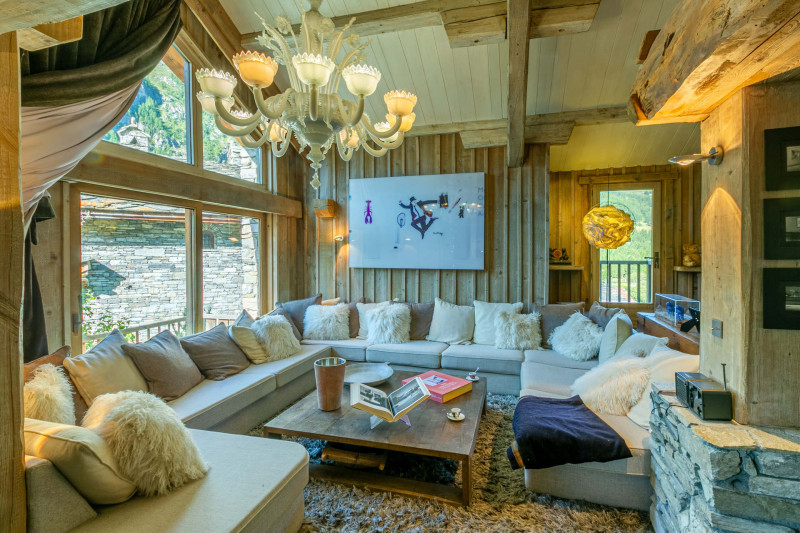 _lv_images__lot_0002340271_01_18555642