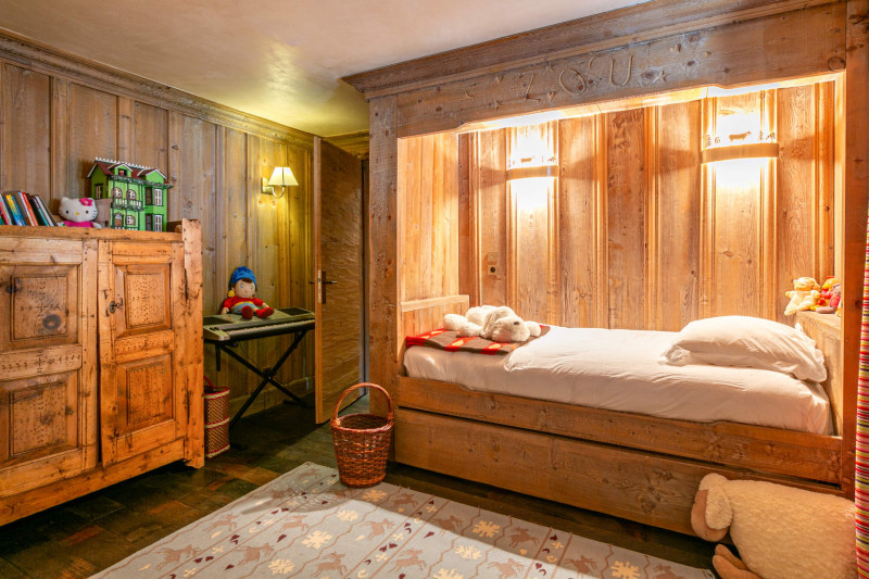 _lv_images__lot_0002340271_15_18392173