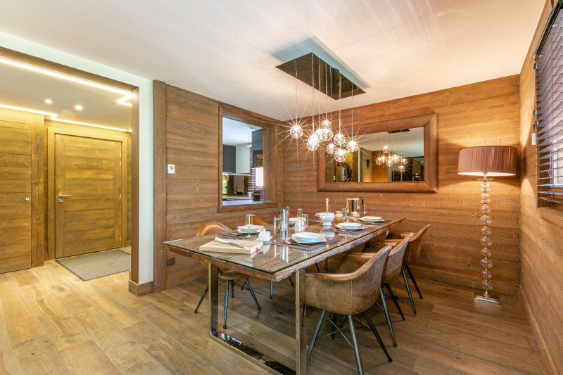 _lv_images__lot_0002340273_04_18451278