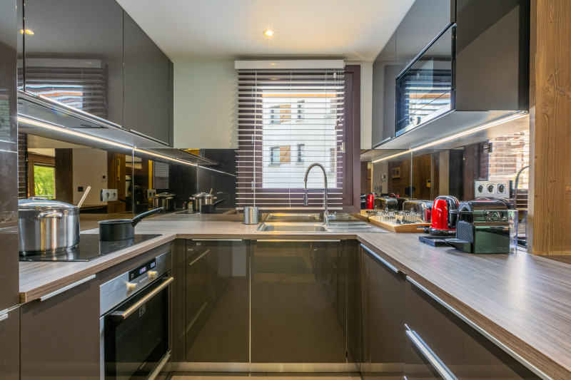 _lv_images__lot_0002340273_05_18557562