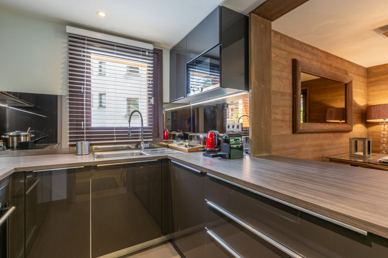 _lv_images__lot_0002340273_06_17831224