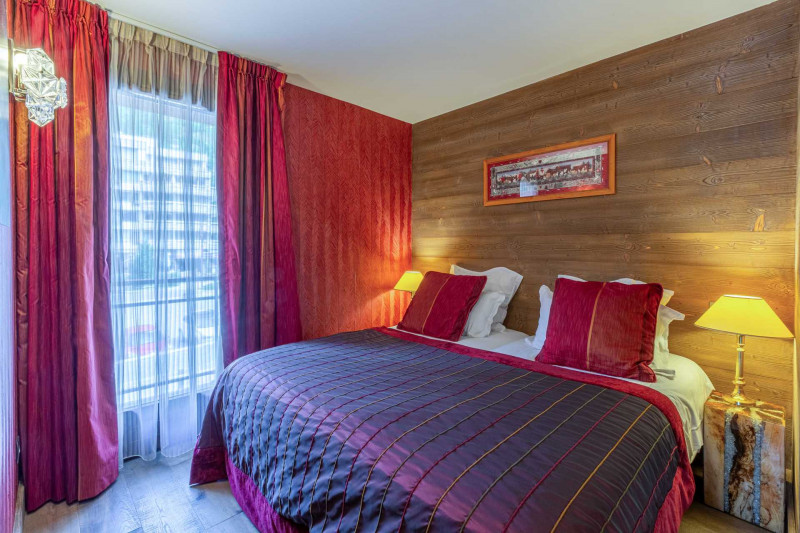 _lv_images__lot_0002340273_11_18306657