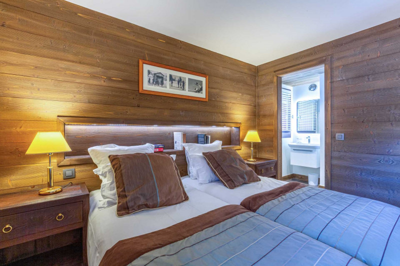 _lv_images__lot_0002340274_10_18306182