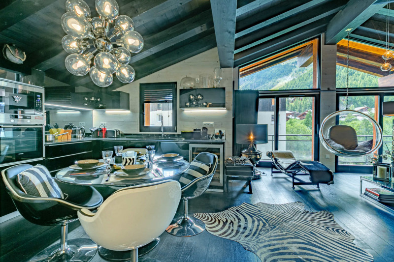 _lv_images__lot_0002340275_04_17940048