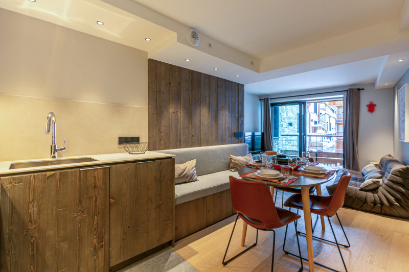 _lv_images__lot_0002340277_04_17302540