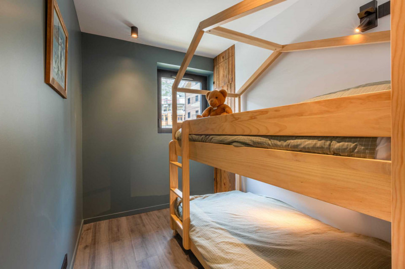 _lv_images__lot_0002340278_10_17435504