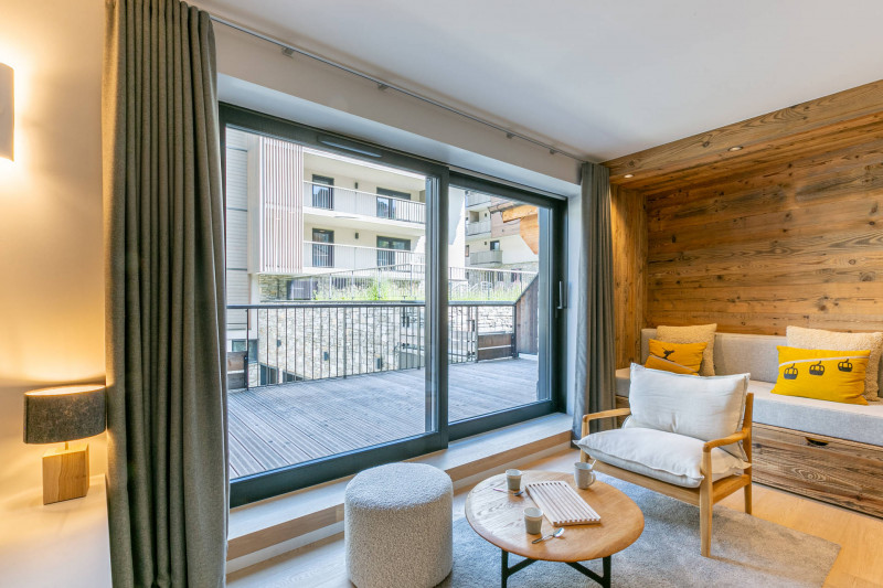 _lv_images__lot_0002340282_03_18262759