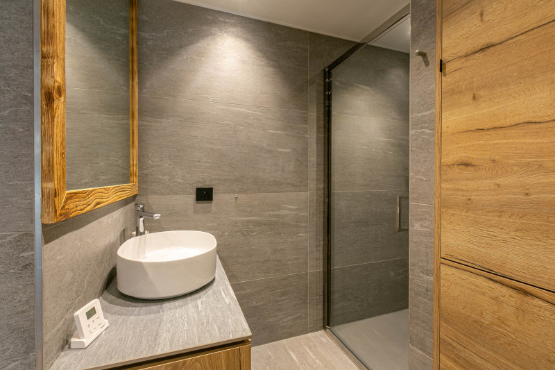 _lv_images__lot_0002340282_12_17302759