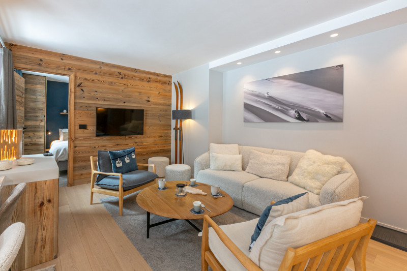 _lv_images__lot_0002340283_02_18156040