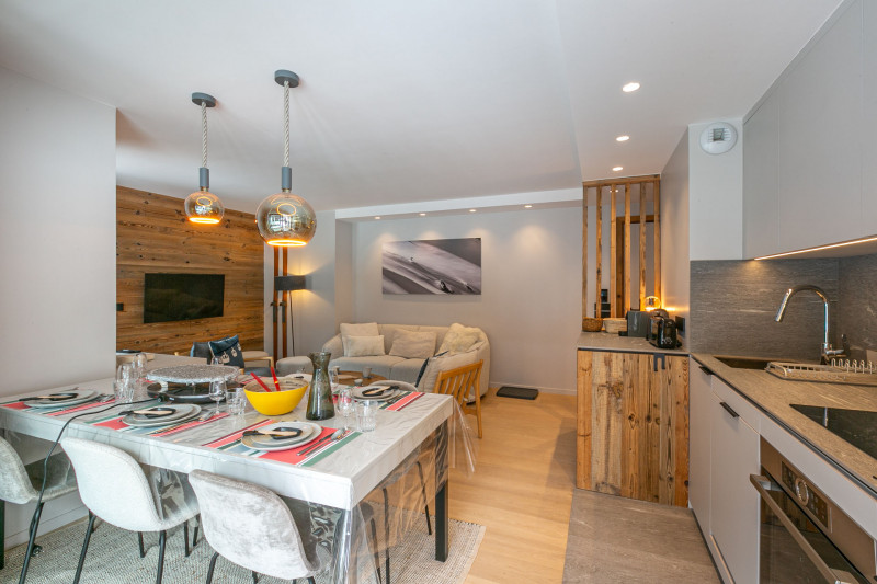 _lv_images__lot_0002340283_03_18183035