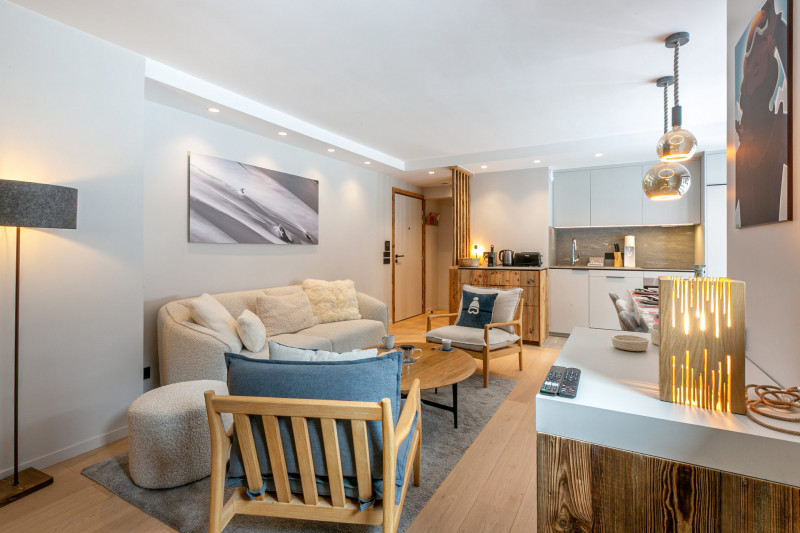 _lv_images__lot_0002340283_05_17419872