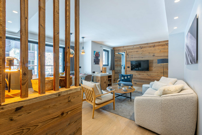 _lv_images__lot_0002340283_06_18452238