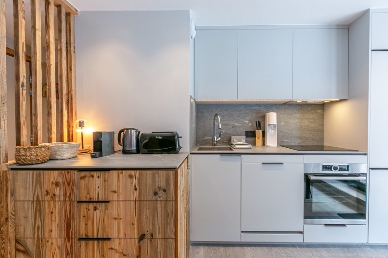 _lv_images__lot_0002340283_08_18422467