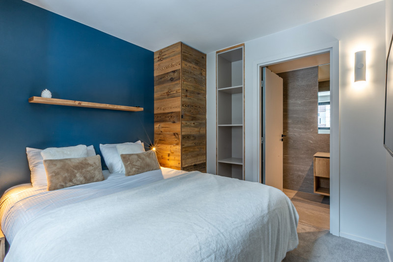 _lv_images__lot_0002340283_10_18422469