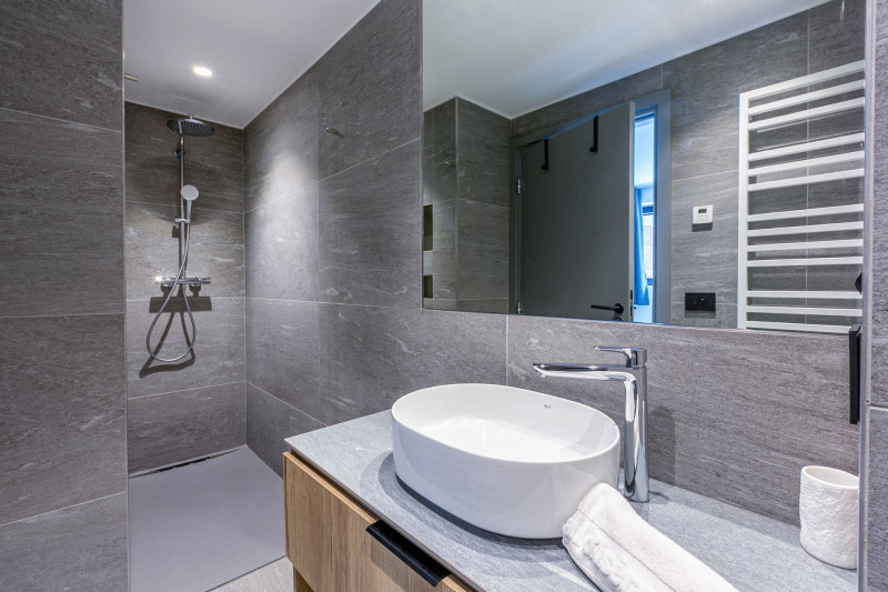 _lv_images__lot_0002340283_12_18433934