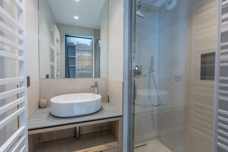 _lv_images__lot_0002340283_13_18183045