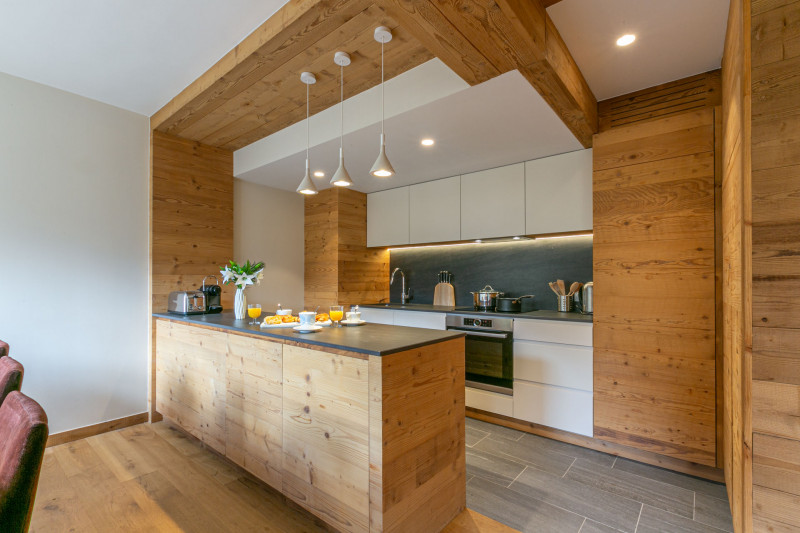 _lv_images__lot_0002340284_05_18418417