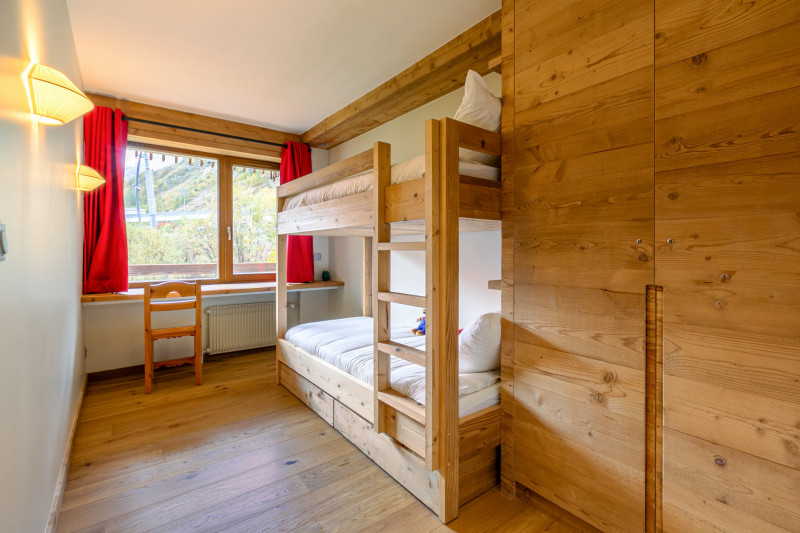 _lv_images__lot_0002340284_08_17299143