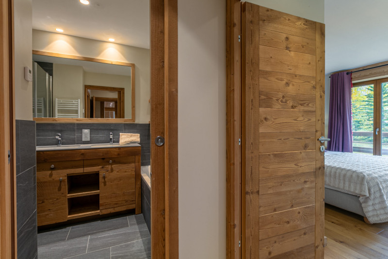 _lv_images__lot_0002340284_14_18303694