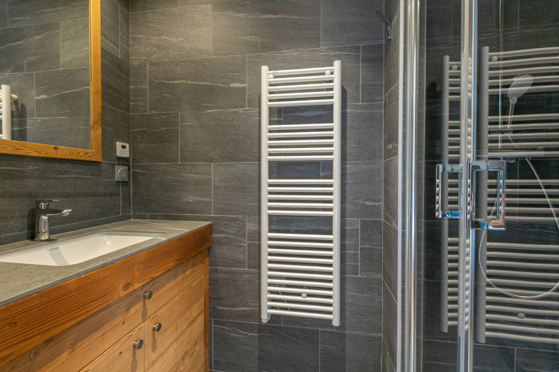 _lv_images__lot_0002340284_16_17757560