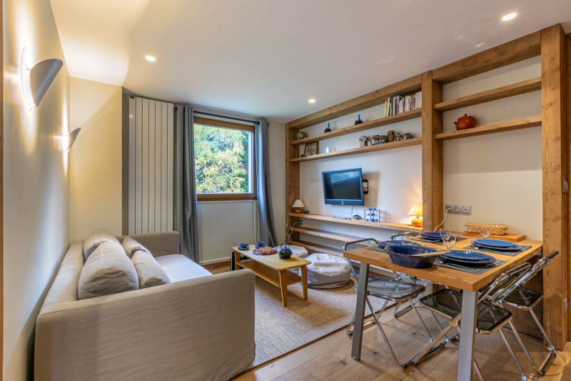 _lv_images__lot_0002340285_01_18469854