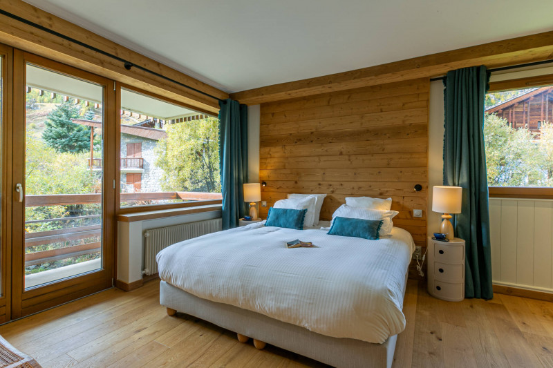 _lv_images__lot_0002340285_05_18469858