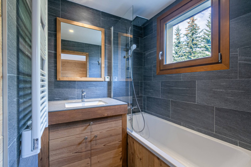 _lv_images__lot_0002340285_09_18262992