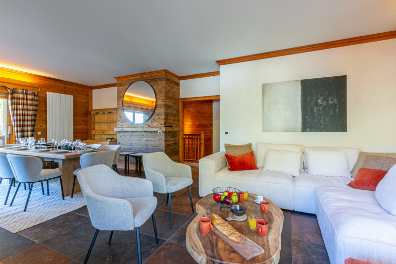 _lv_images__lot_0002340286_01_18468146