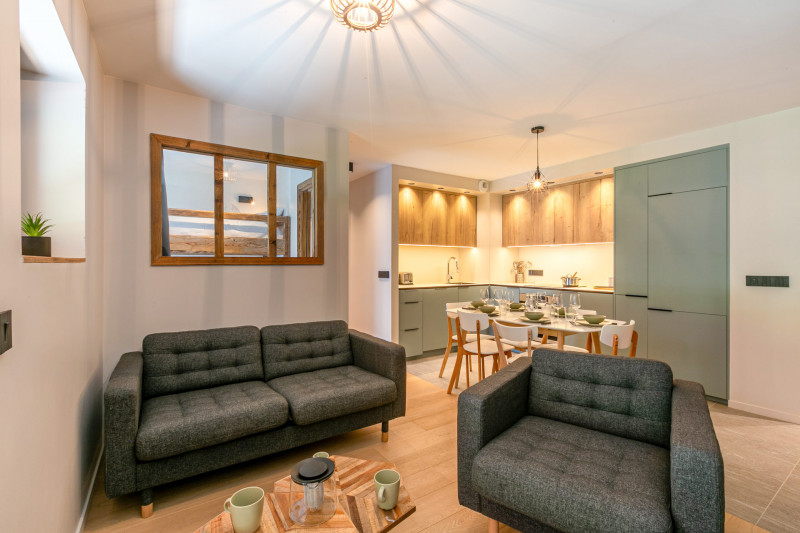 _lv_images__lot_0002340287_04_17436715