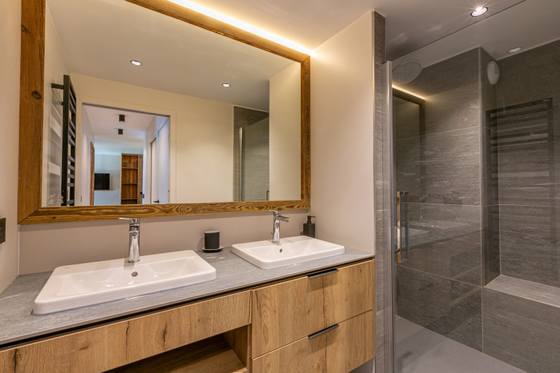 _lv_images__lot_0002340287_09_18421589