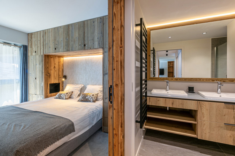 _lv_images__lot_0002340287_11_18262286