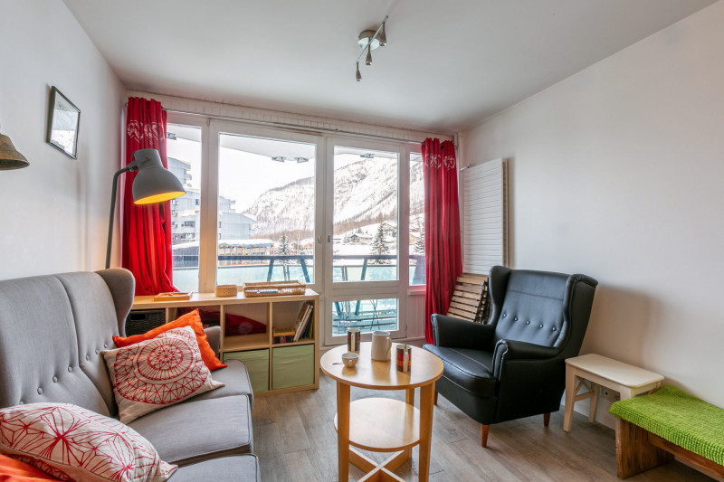 _lv_images__lot_0002340290_02_18259765