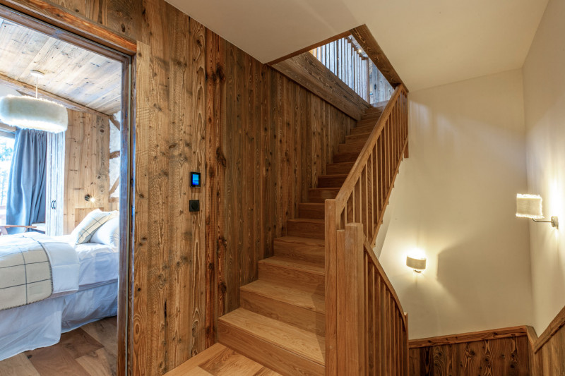 _lv_images__lot_0002340292_08_17939178