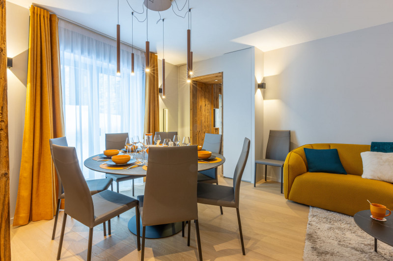 _lv_images__lot_0002340295_04_18477231