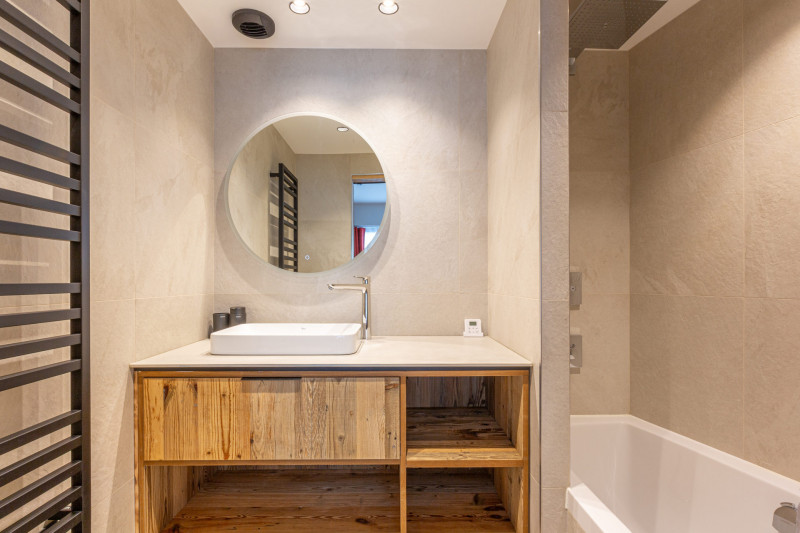 _lv_images__lot_0002340295_10_18136988