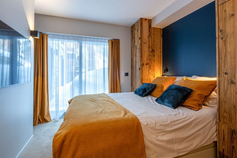 _lv_images__lot_0002340295_11_18225976