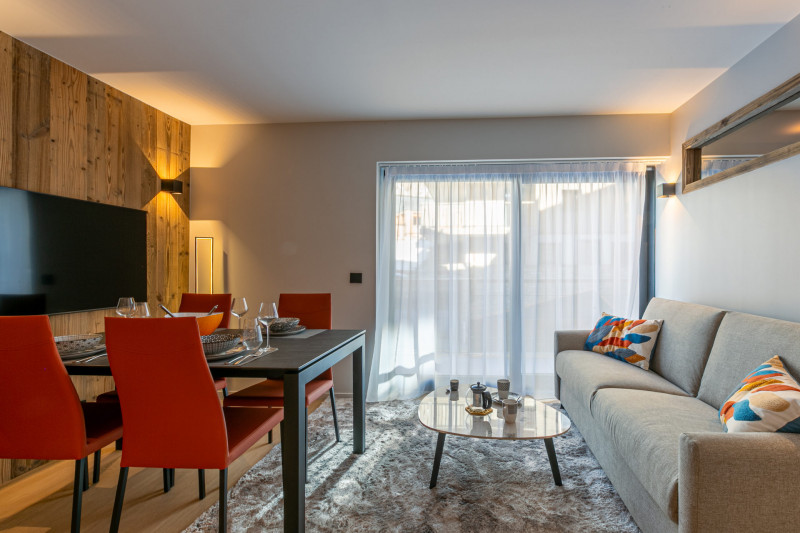 _lv_images__lot_0002340296_02_17829634