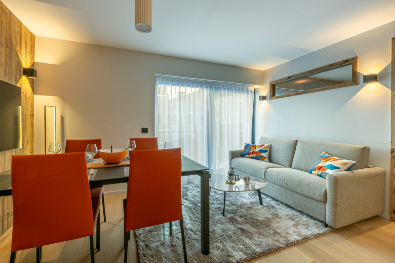 _lv_images__lot_0002340296_03_18469659