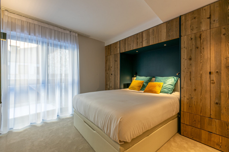 _lv_images__lot_0002340296_06_17419781