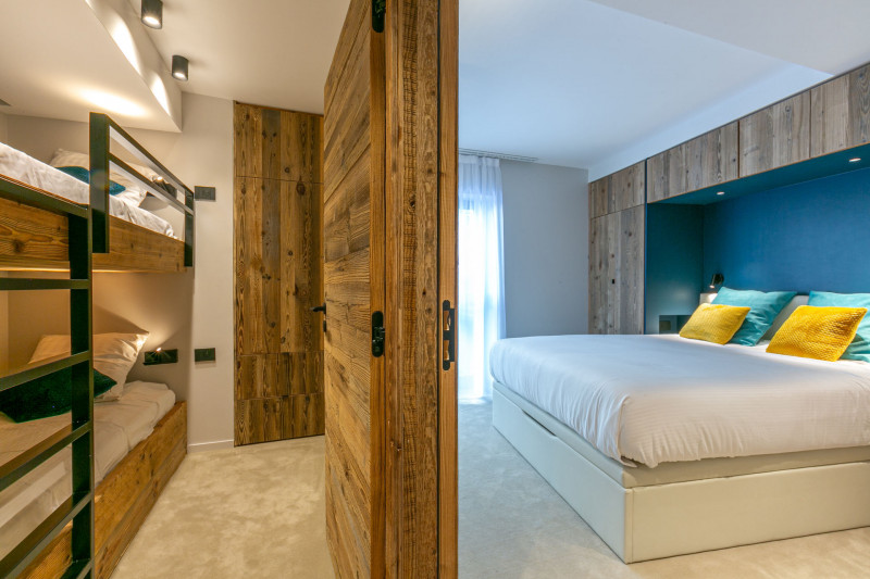 _lv_images__lot_0002340296_08_17428689