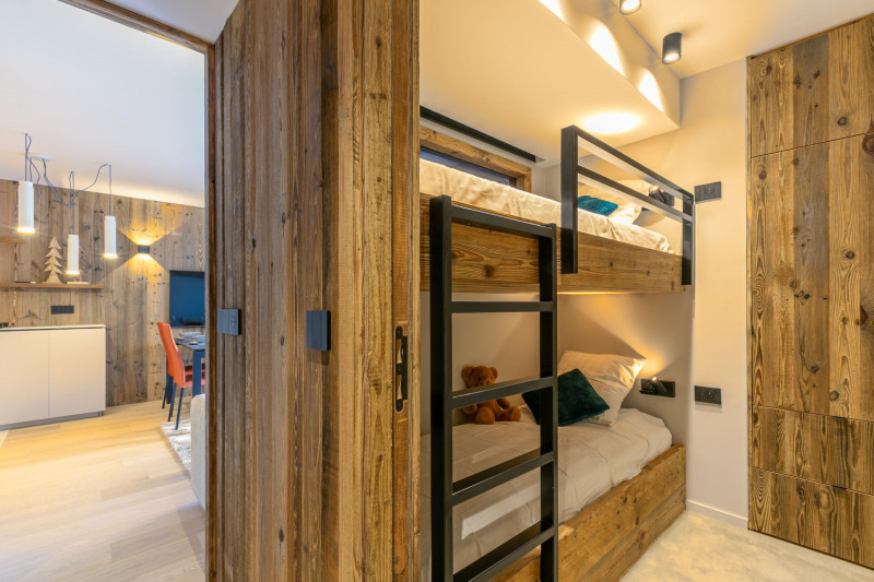 _lv_images__lot_0002340296_09_17428690